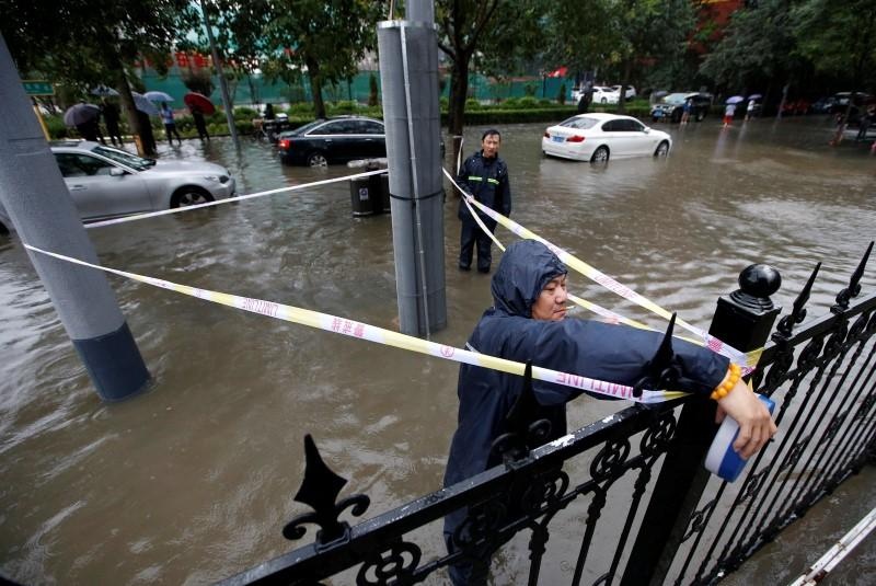 Mưa lớn ở Bắc Kinh gây ngập lụt nghiêm trọng ảnh 7 Mua lon o Bac Kinh gay ngap lut nghiem trong anh 7