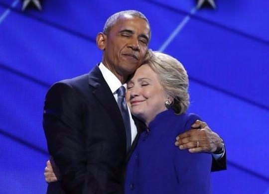 Obama om ba Clinton o dai hoi dang Dan chu lot top anh tuan hinh anh