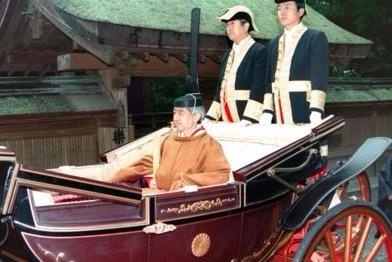 Cuoc doi Nhat hoang thay doi nhieu nguyen tac Hoang gia hinh anh