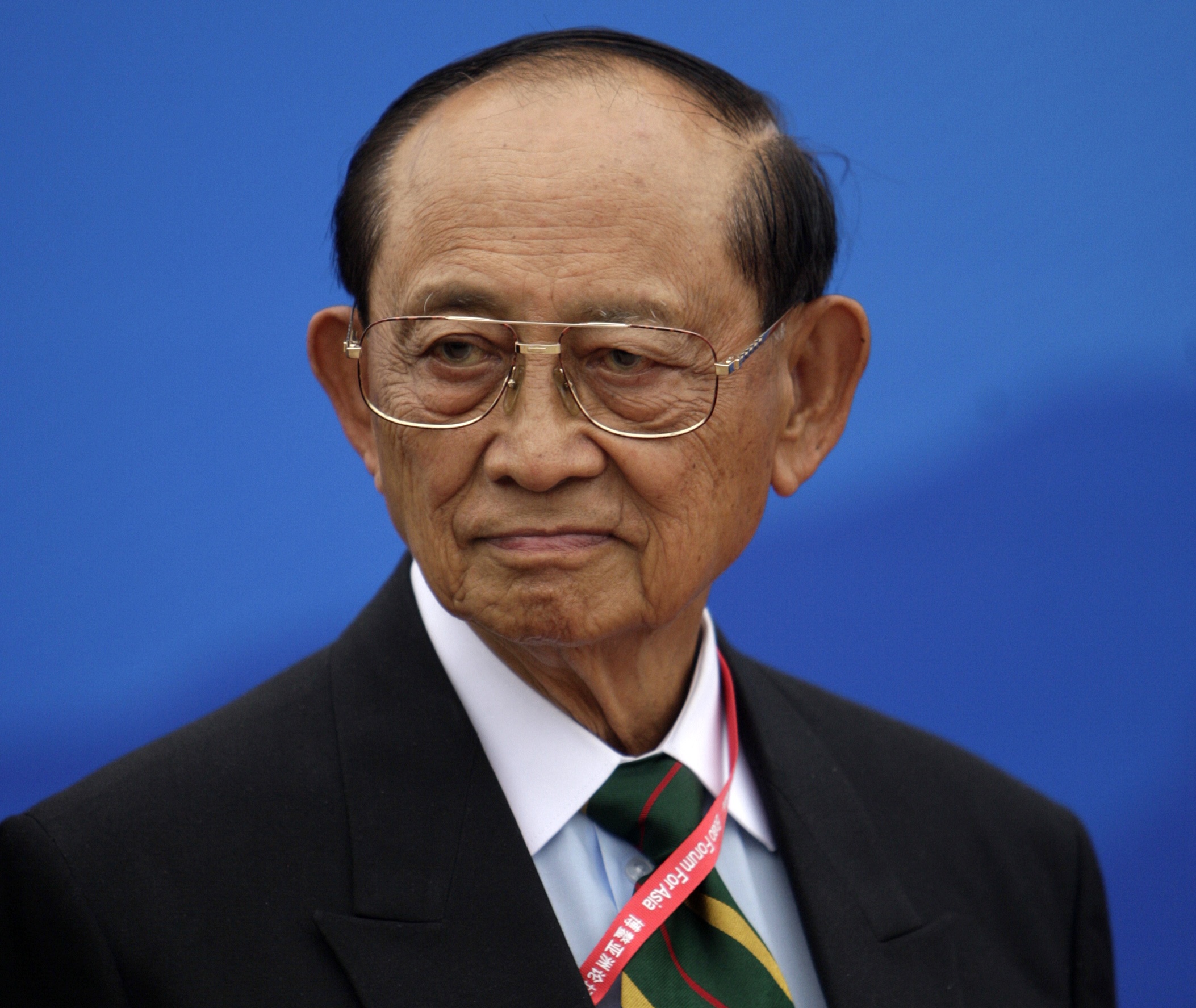 Cuu tong thong Philippines den Trung Quoc ban ve Bien Dong hinh anh