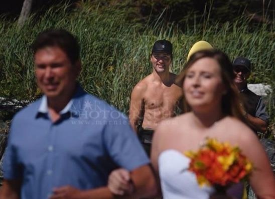 Thu tuong Canada coi tran vo tinh lot anh dam cuoi hinh anh