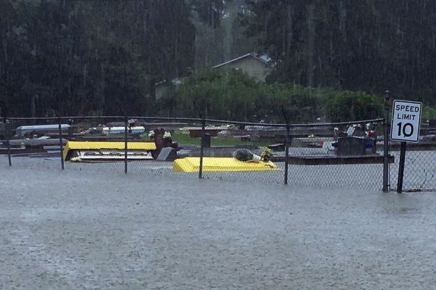 lụt lớn ở Mỹ khiến ít nhất 3 người thiệt mạng ảnh 6 lut lon o My khien it nhat 3 nguoi thiet mang anh 6