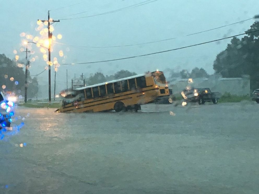 lụt lớn ở Mỹ khiến ít nhất 3 người thiệt mạng ảnh 9 lut lon o My khien it nhat 3 nguoi thiet mang anh 9