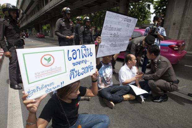 Thai Lan: Bieu tinh vi mat 30.000 USD trong tai khoan hinh anh