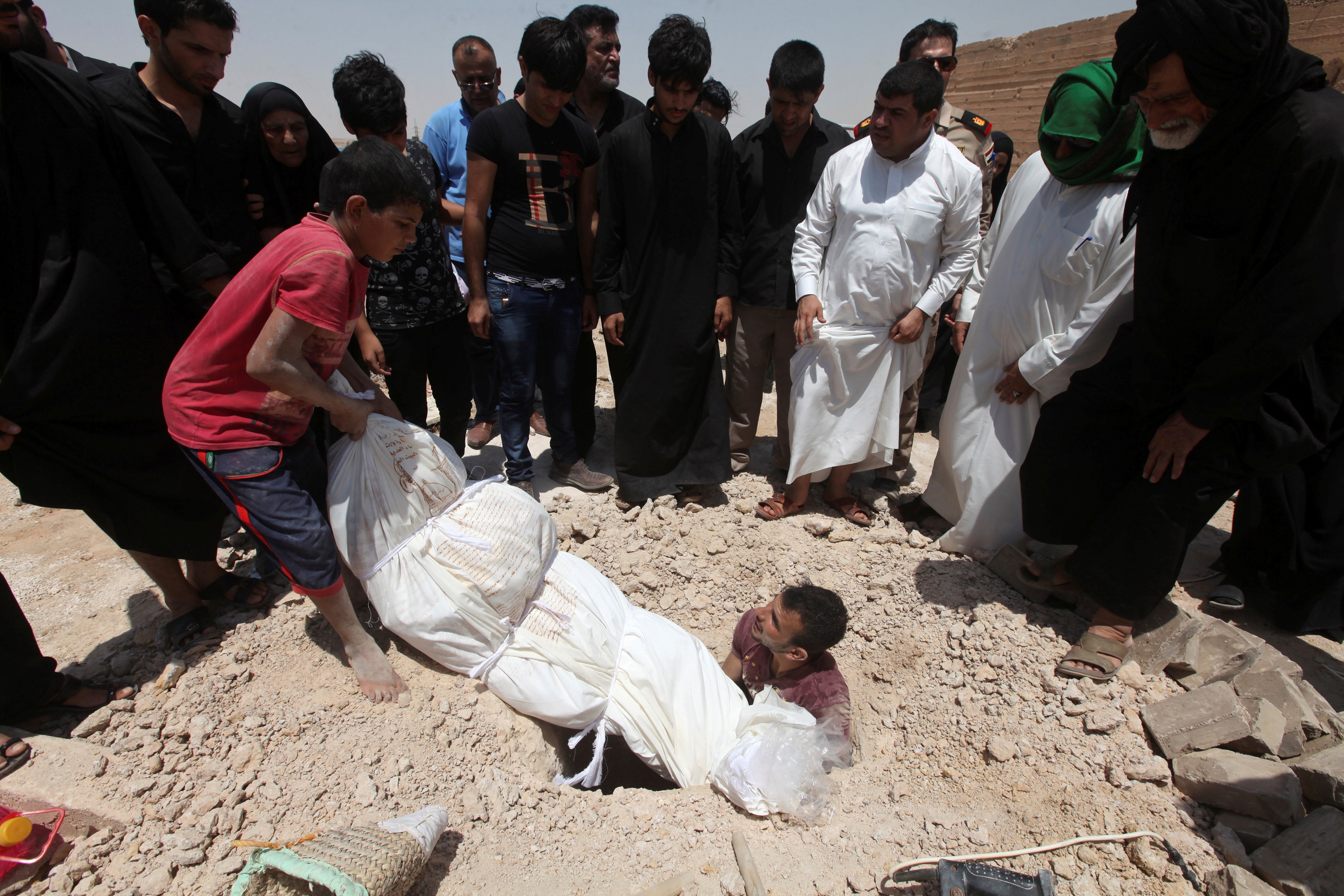 Nghia trang lon nhat the gioi o Iraq anh 2