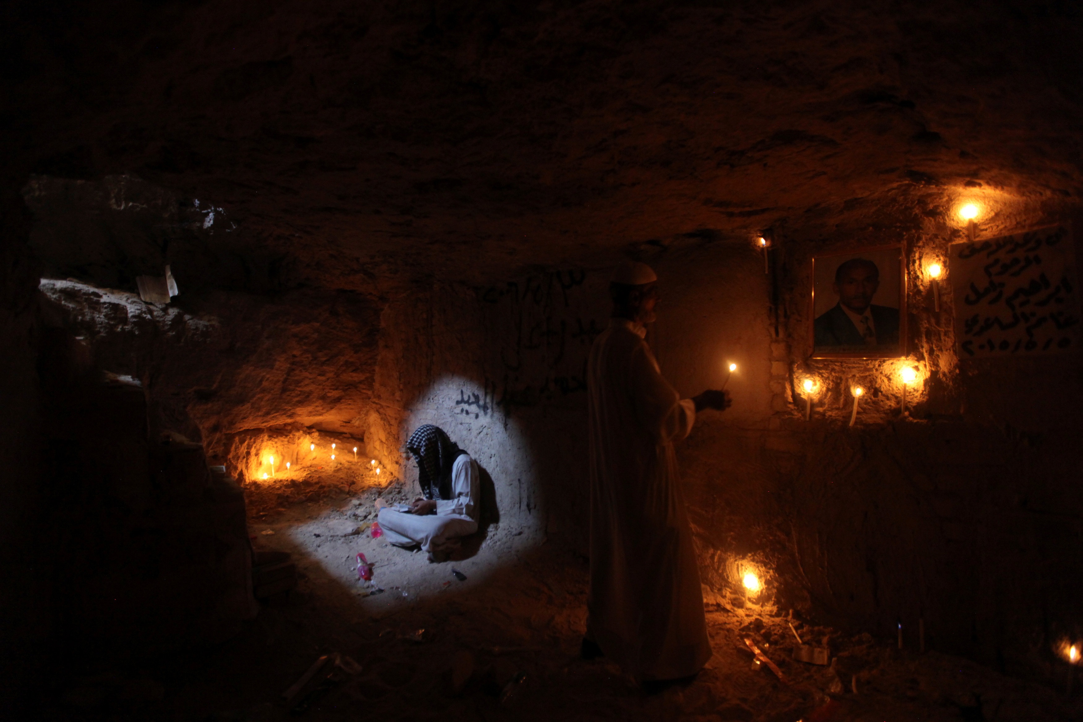 Nghia trang lon nhat the gioi o Iraq anh 5