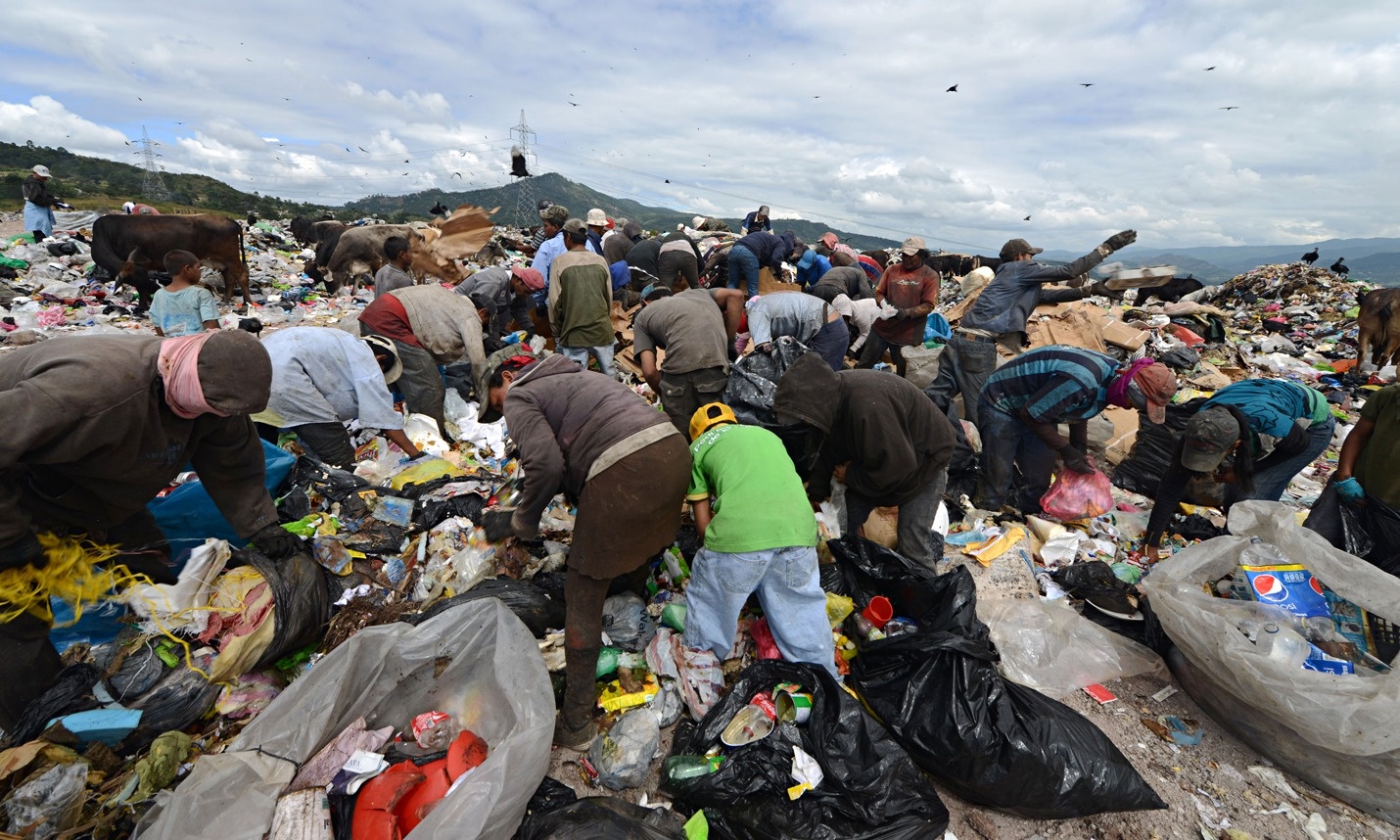 nhung bai rac khong lo nguy hiem nhat tren the gioi anh 10