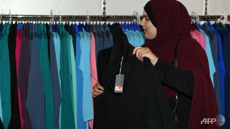 phu nu Hoi giao noi lenh cam burkini vo ly anh 2