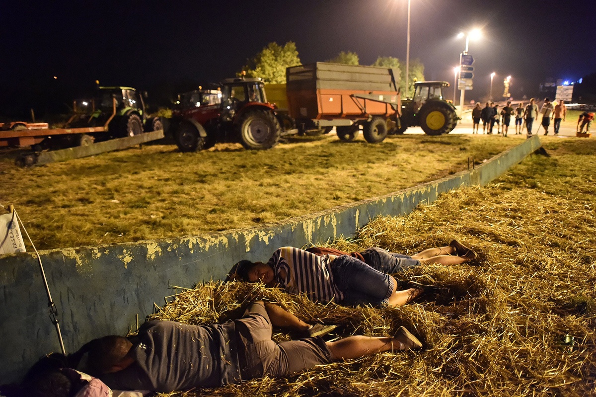 thien tai o A,  Au xuat hien day am anh trong top anh tuan anh 8