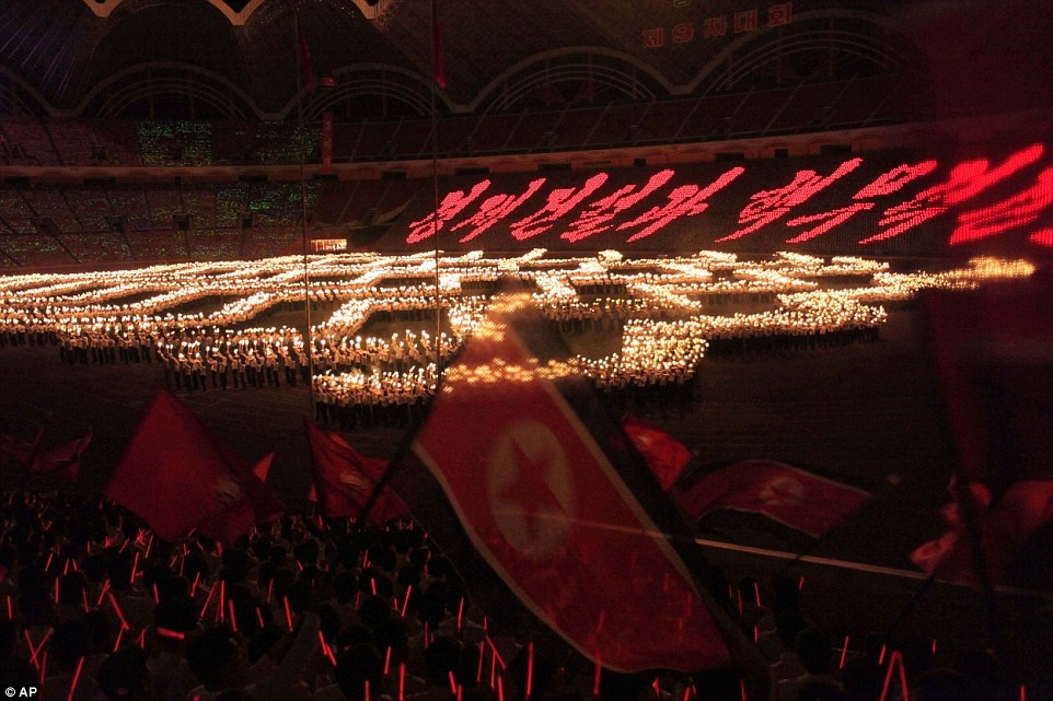 150.000 nguoi reo ho don ong Kim Jong Un hinh anh