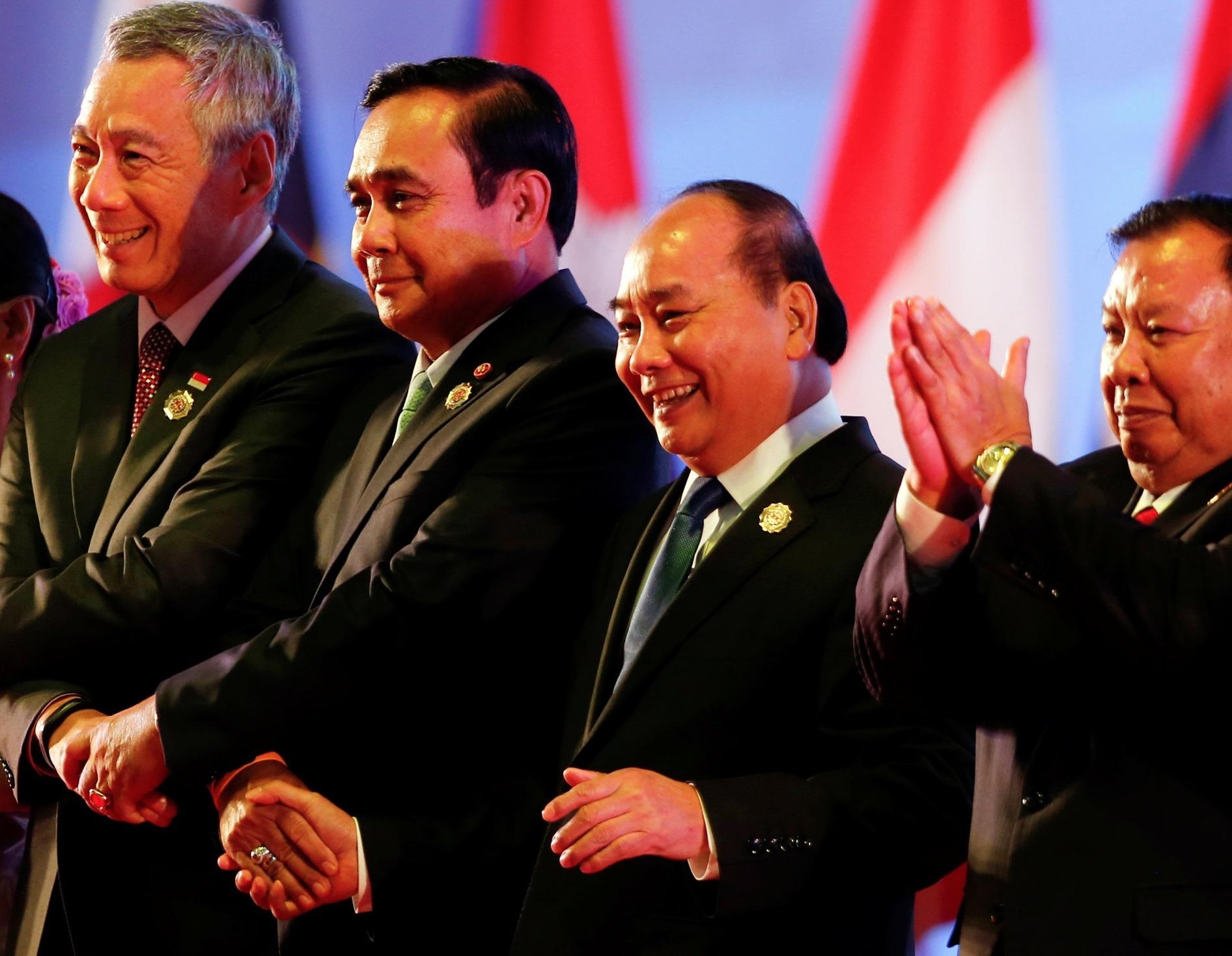 Thu tuong Nguyen Xuan Phuc den Lao du hoi nghi ASEAN hinh anh