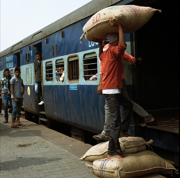 cuoc song cua moi tang lop An Do goi gon trong nhung toa tau hoa anh 7