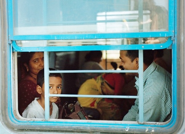 Cuoc song muon mau tren nhung chuyen tau o An Do hinh anh