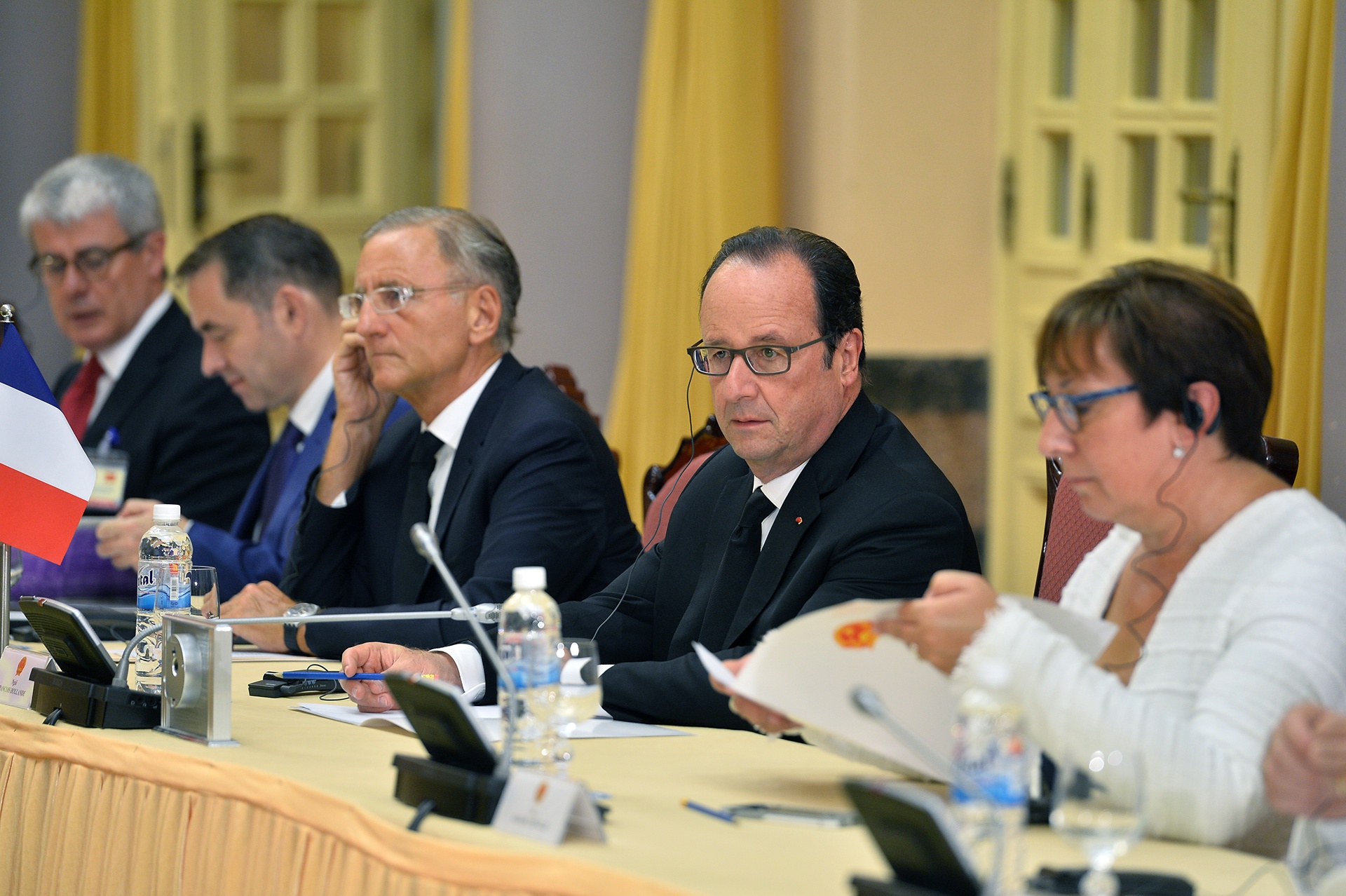 Tổng thống Pháp Francois Hollande thăm Việt Nam ảnh 8 Tong thong Phap Francois Hollande tham Viet Nam anh 8