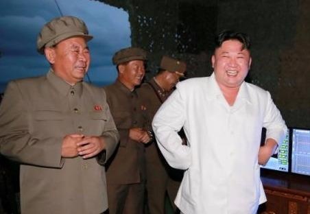 Trieu Tien 'buon cuoi' truoc de doa trung phat cua My hinh anh