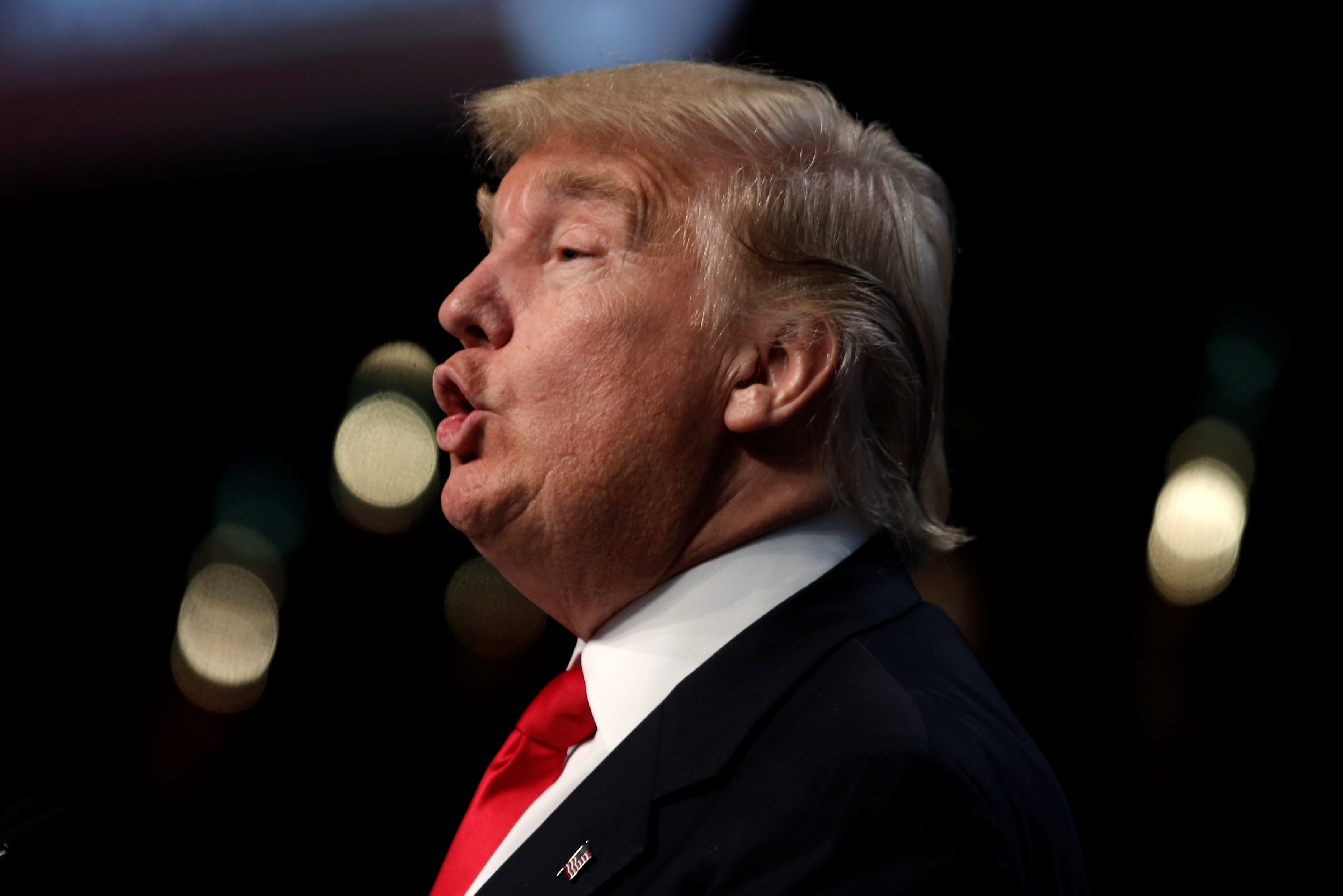 Donald Trump co mo mau, hoi beo nhung rat khoe hinh anh