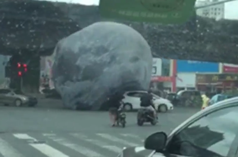 'Mat trang' lan loc tren duong do sieu bao Meranti hinh anh