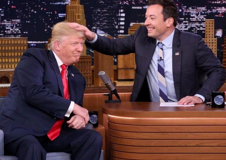 Donald Trump de MC vo toc chung minh 