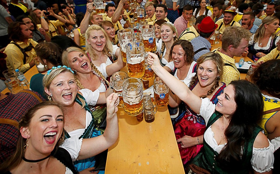 Le hoi bia Duc Oktoberfest that chat an ninh hinh anh