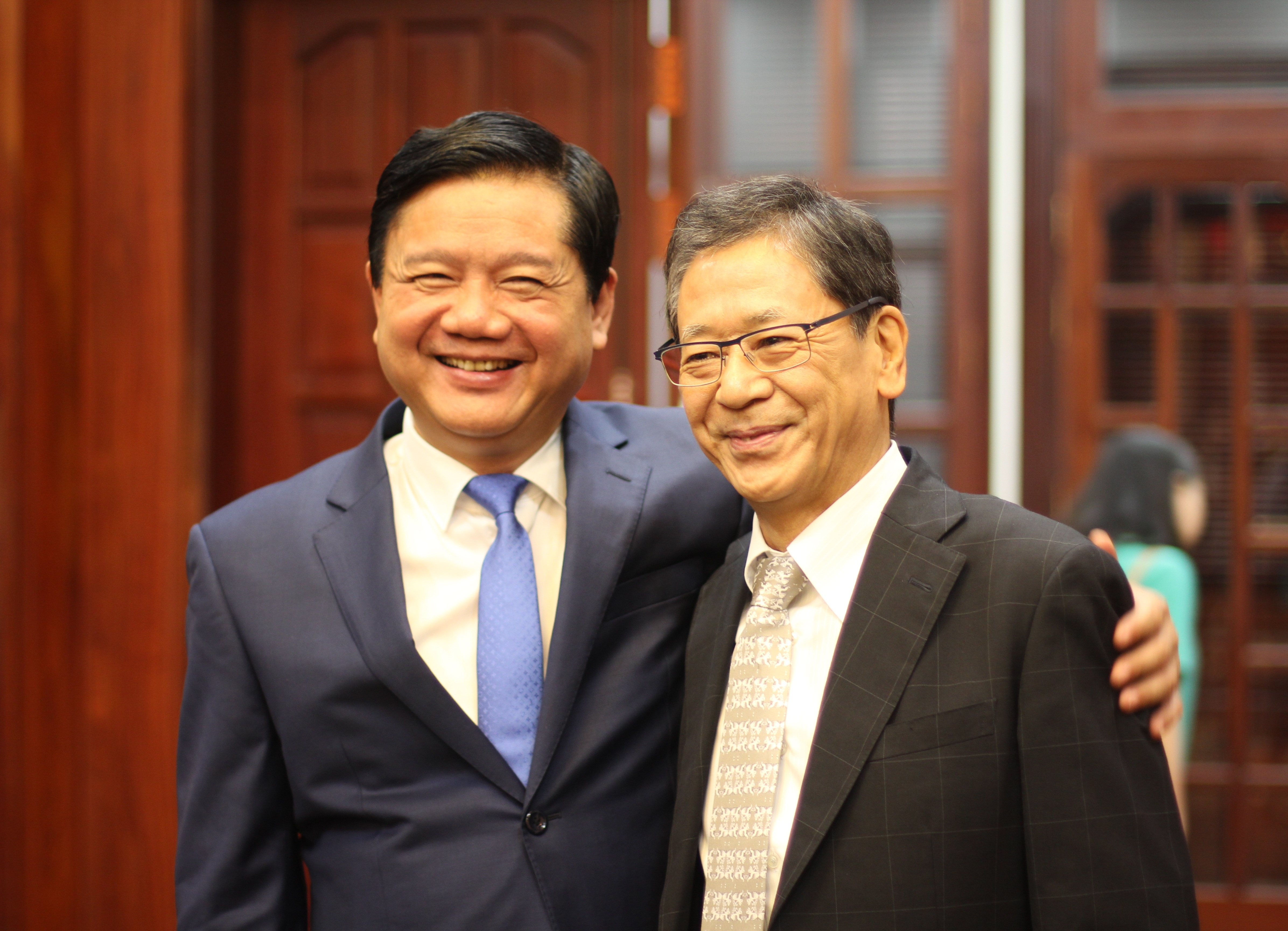 Ong Dinh La Thang: 'Dai su Fukada la nguoi ban than thiet' hinh anh