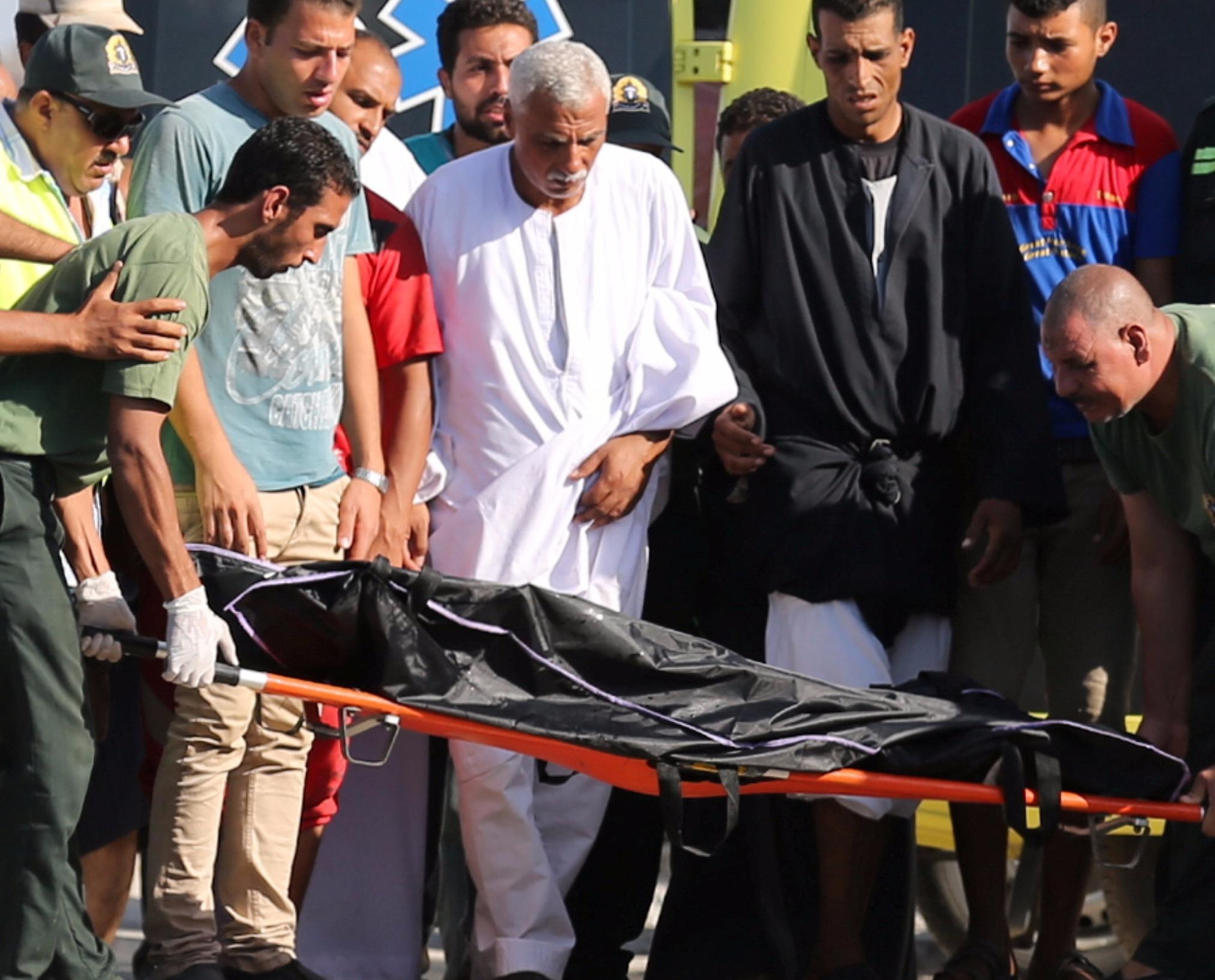 Lat thuyen cho nguoi ti nan tu Ai Cap, 148 nguoi chet hinh anh