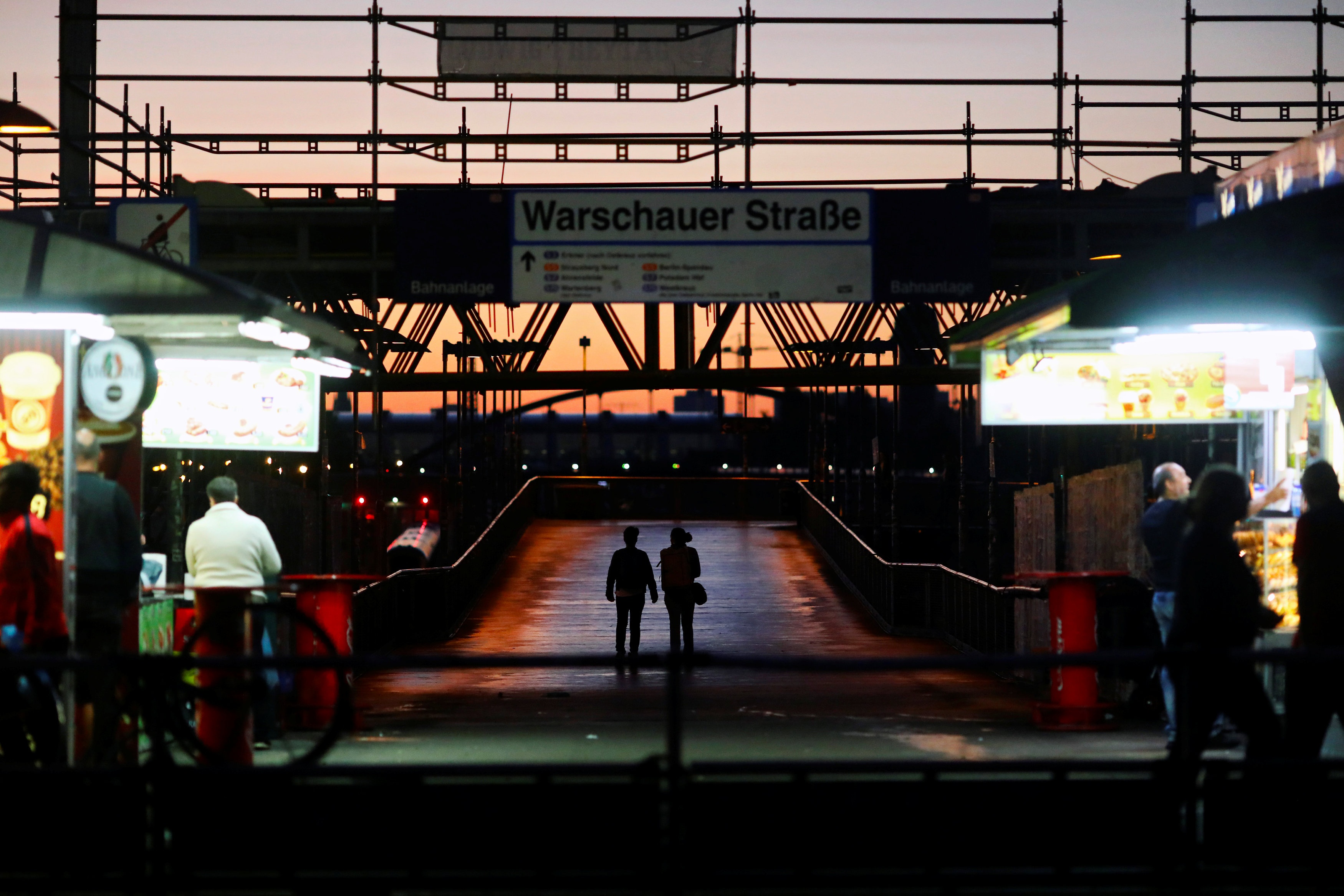 Cuoc song muon mau ve dem o Berlin anh 15