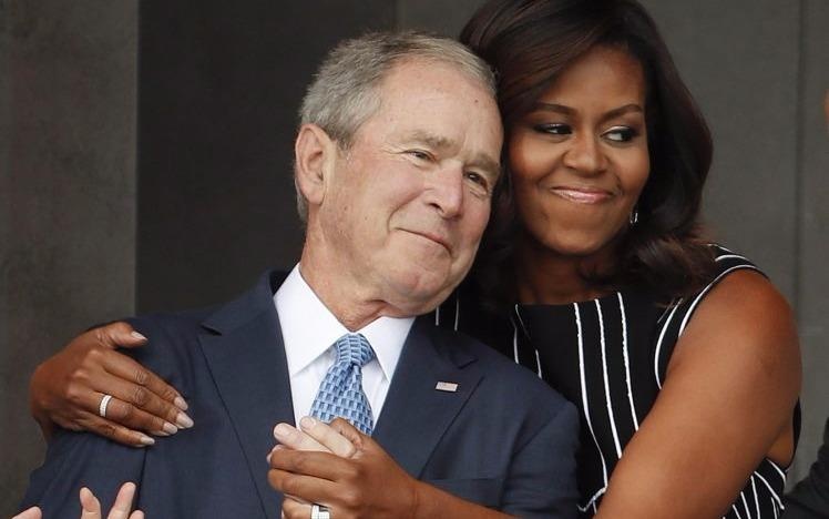 Tinh ban dac biet cua Michelle Obama va cuu tong thong Bush hinh anh