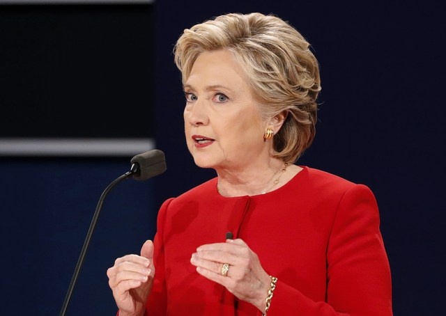 Ty le ung ho Clinton cao hon Trump sau tranh luan hinh anh