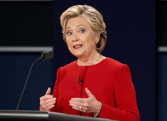 Thuyet am muu ba Clinton gian lan trong buoi tranh luan hinh anh