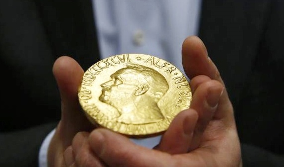 Tien thuong tu giai Nobel duoc tieu xai the nao? hinh anh