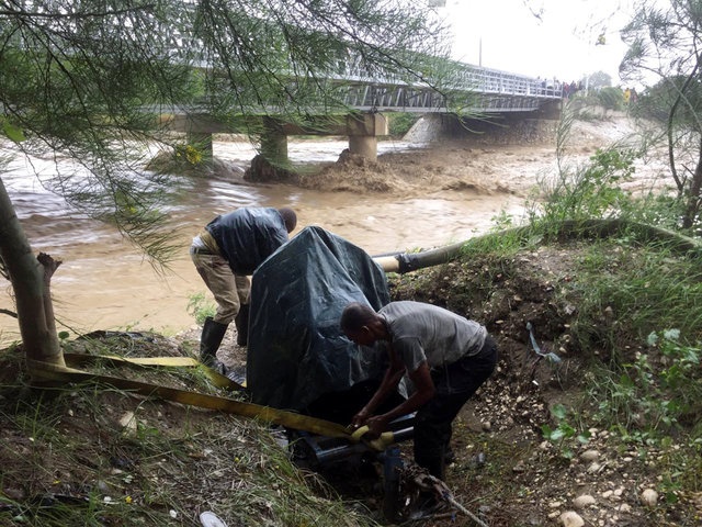 Bao Matthew can quet Haiti hinh anh