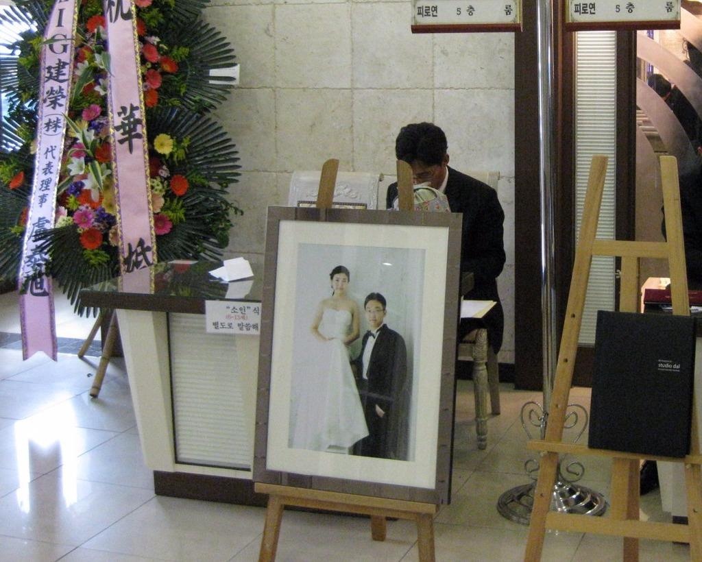 Dau to dam ma, dam cuoi: Nghe hai ra tien o Han Quoc hinh anh