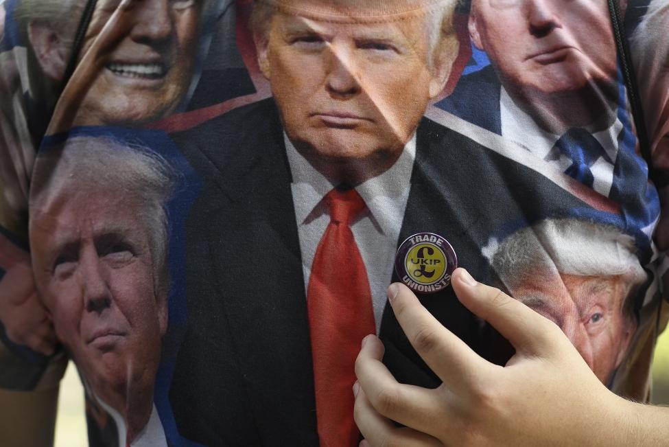 Nguoi dan khap the gioi nghi gi ve Trump hinh anh