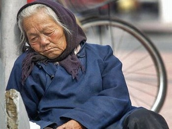 Gan 1.400 nguoi gia Trung Quoc mat tich moi ngay hinh anh