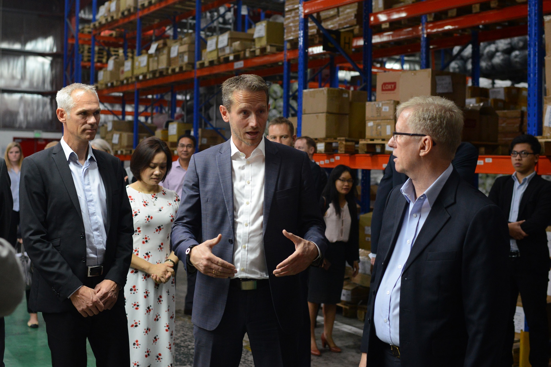 Bo truong Ngoai giao Dan Mach tham nha may o Hai Duong anh 3