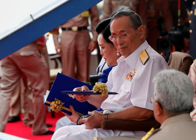 Vua Bhumibol Adulyadej trong long nguoi dan Thai hinh anh