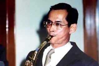 Tai nang am nhac dang nguong mo cua quoc vuong Thai Lan hinh anh