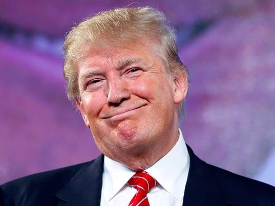 Donald Trump 'doi dau' voi truyen thong quoc te hinh anh