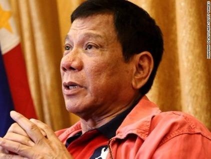 Tong thong Duterte dang 'danh cuoc' voi Trung Quoc hinh anh