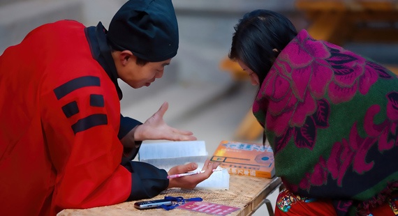 Truyen hinh TQ ven man bi mat tham nhung, me tin di doan hinh anh