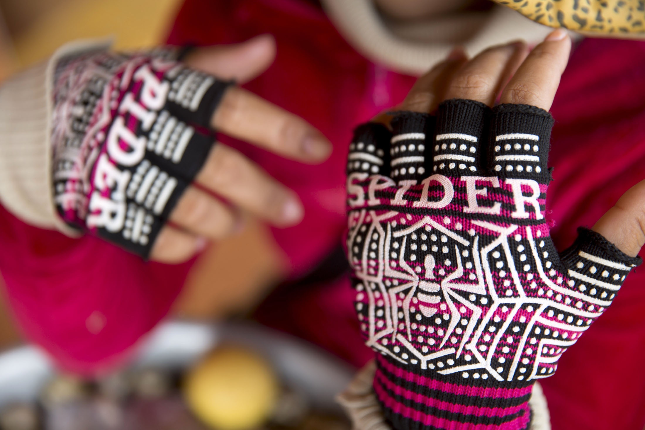 Nghề săn nhện vằn làm đặc sản ở Campuchia ảnh 9 Nghe san nhen van lam dac san o Campuchia anh 9