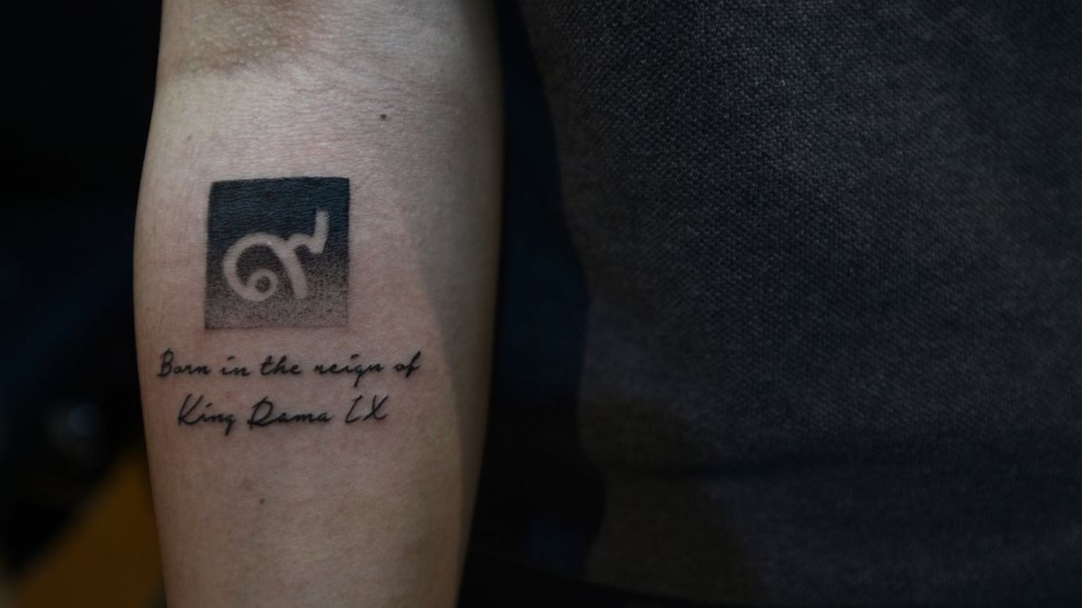 nguoi Thai xam minh tuong nho quoc vuong anh 2