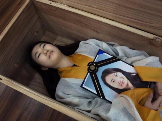 Nguoi Han Quoc chet thu de cam nhan cuoc song hinh anh