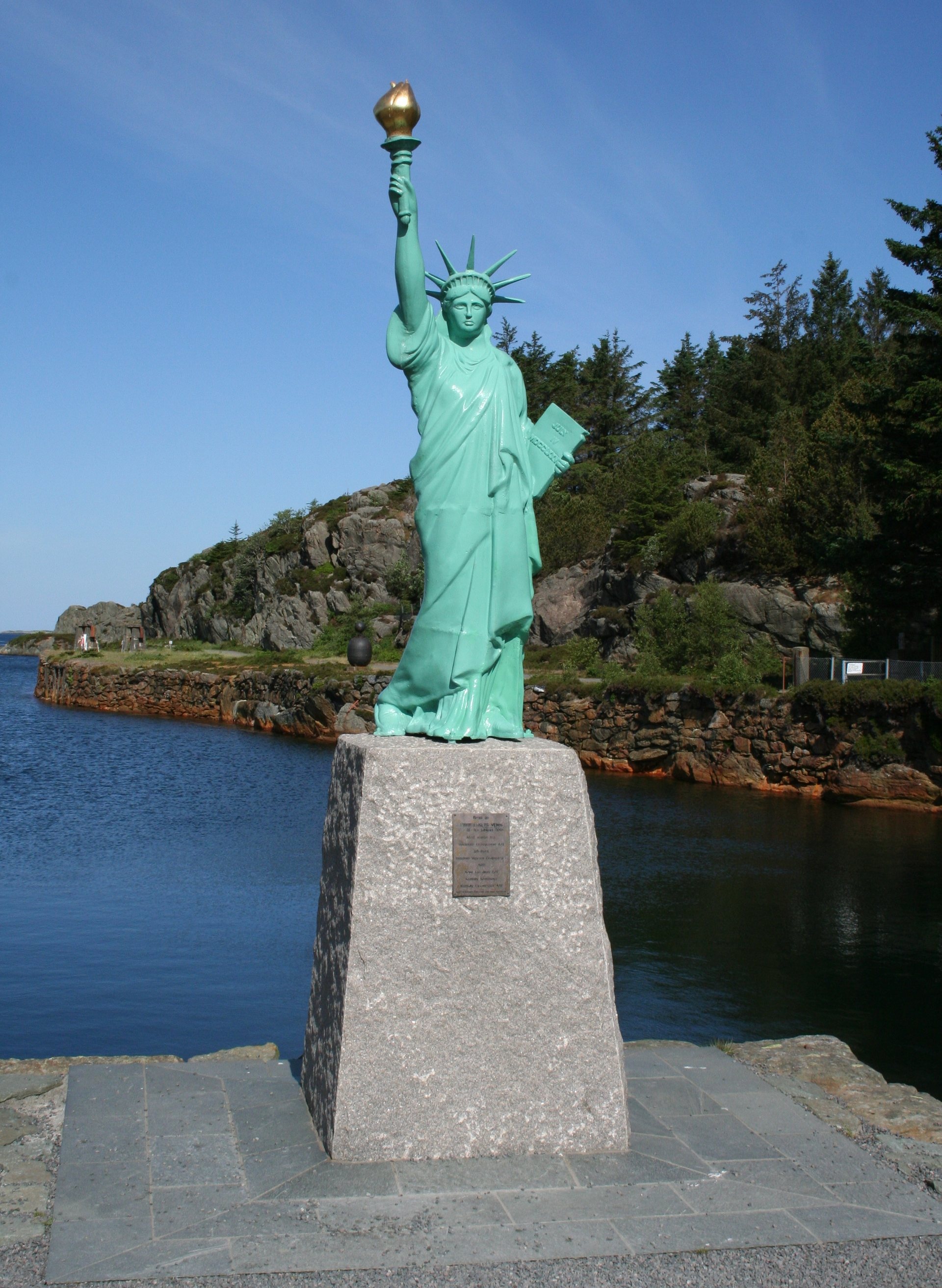 Ban sao tuong nu than tu do anh 8