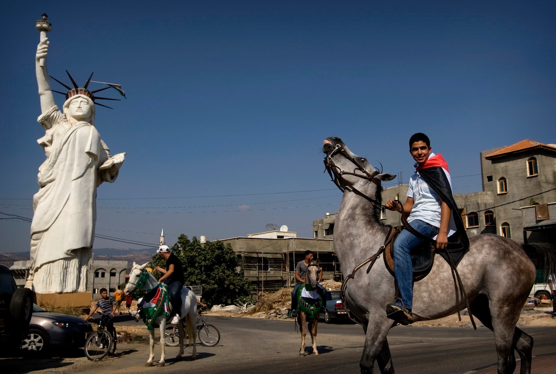 Ban sao tuong nu than tu do anh 9