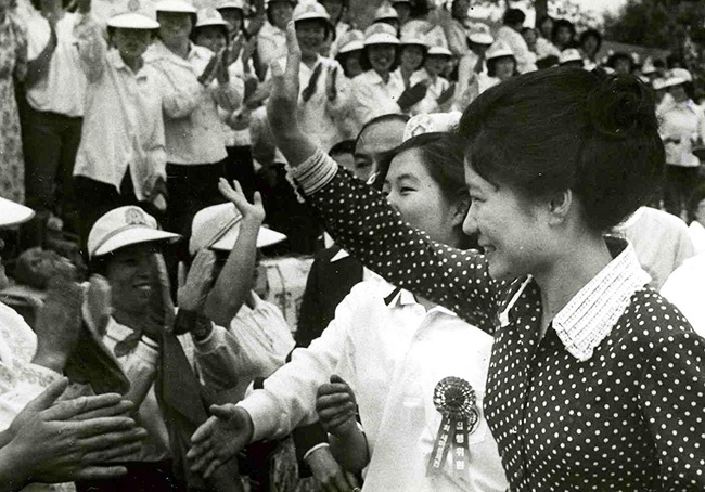 Bê bối của tổng thống Hàn Quốc với bạn thân ảnh 2 Be boi cua tong thong Han Quoc voi ban than anh 2