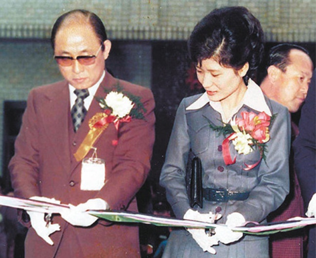 Bê bối của tổng thống Hàn Quốc với bạn thân ảnh 1 Be boi cua tong thong Han Quoc voi ban than anh 1