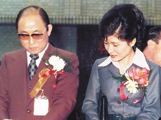 Gia dinh ho Choi: Mon no tinh cam cua tong thong Han Quoc hinh anh