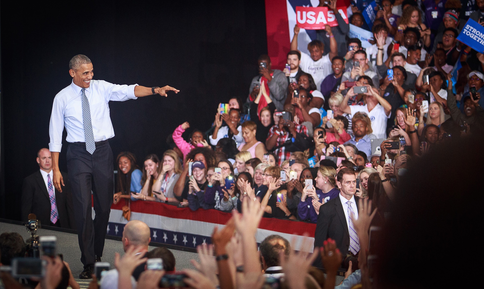 Obama: Dung de ‘bi lua boi Donald Trump’ anh 1