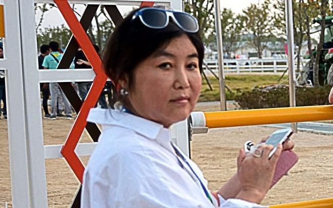 Ly do 'phap su' Choi tro ve Han Quoc giua tam bao hinh anh